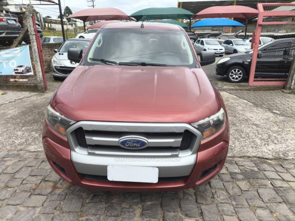 FORD - RANGER - 2016/2017 - Vermelha - R$ 109.800,00
