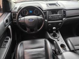 FORD - RANGER - 2016/2017 - Vermelha - R$ 109.800,00