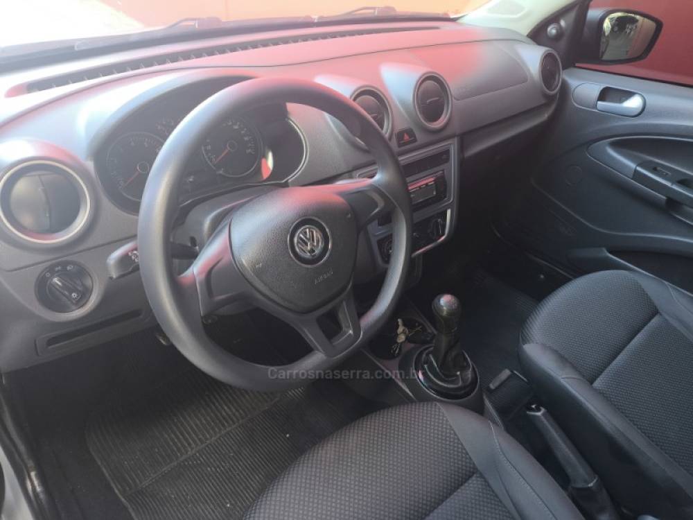 VOLKSWAGEN - SAVEIRO - 2017/2018 - Prata - R$ 60.000,00