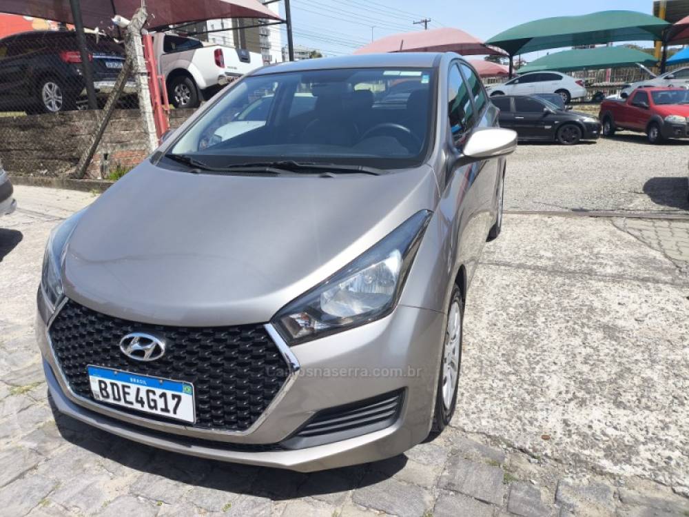 HYUNDAI - HB20 - 2018/2019 - Dourada - R$ 61.800,00