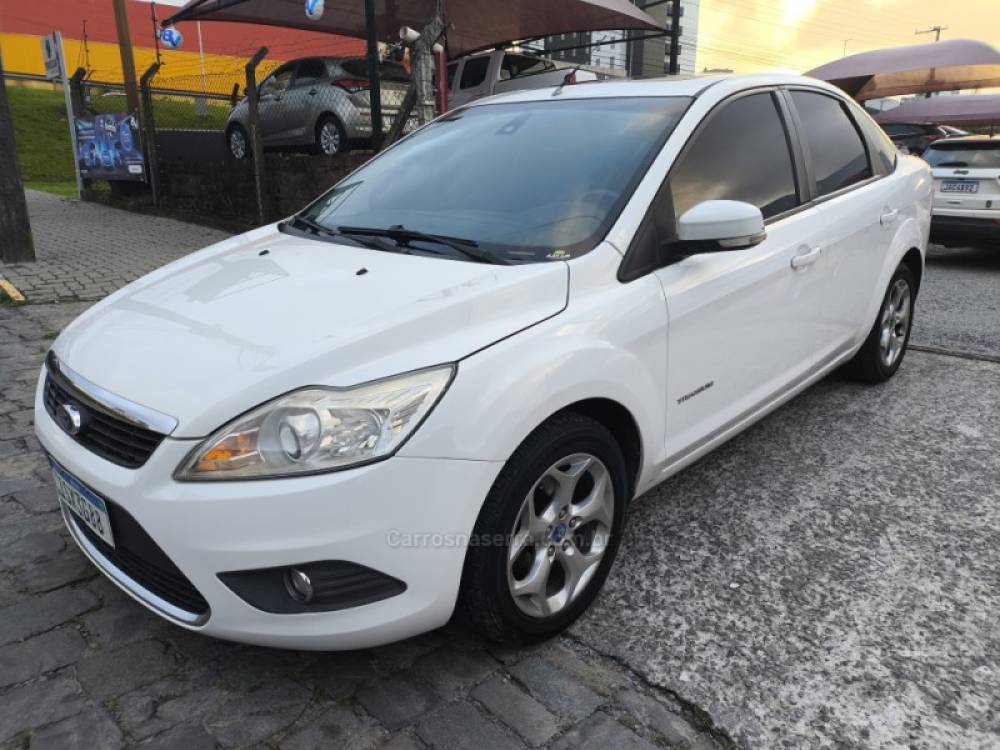 FORD - FOCUS - 2011/2012 - Branca - R$ 41.800,00