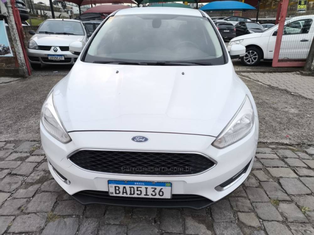 FORD - FOCUS - 2015/2016 - Branca - R$ 57.000,00