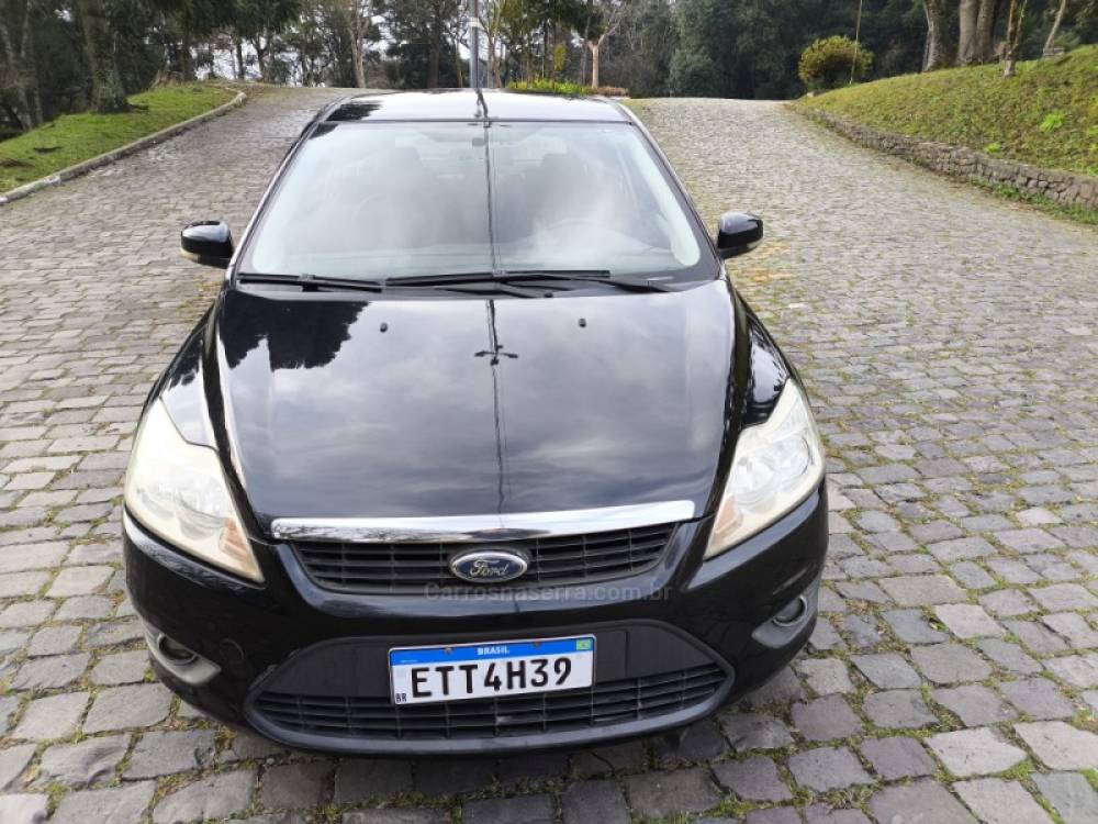 FORD - FOCUS - 2010/2011 - Preta - R$ 38.800,00