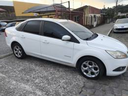 FORD - FOCUS - 2011/2012 - Branca - R$ 41.800,00