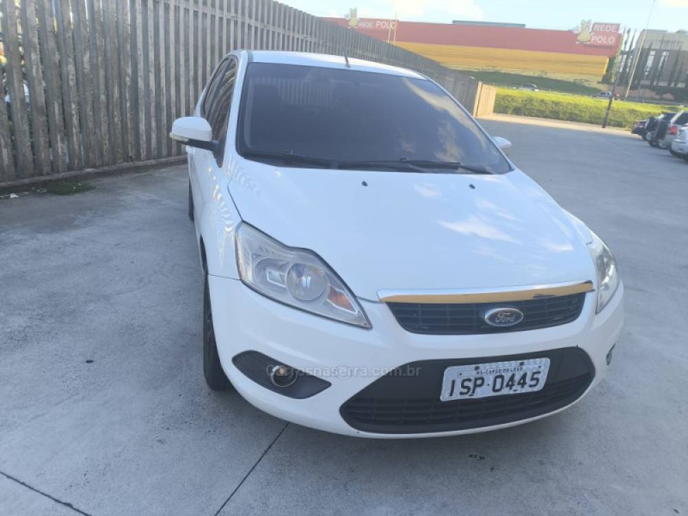 FORD - FOCUS - 2011/2012 - Branca - R$ 41.800,00