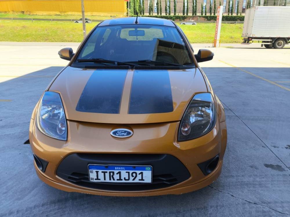 FORD - KA - 2011/2012 - Dourada - R$ 31.800,00