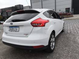 FORD - FOCUS - 2015/2016 - Branca - R$ 57.000,00