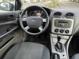 FORD - FOCUS - 2010/2011 - Preta - R$ 38.800,00