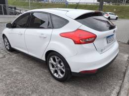 FORD - FOCUS - 2015/2016 - Branca - R$ 57.000,00