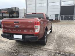 FORD - RANGER - 2016/2017 - Vermelha - R$ 109.800,00
