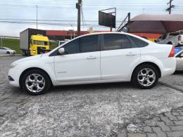FORD - FOCUS - 2011/2012 - Branca - R$ 41.800,00