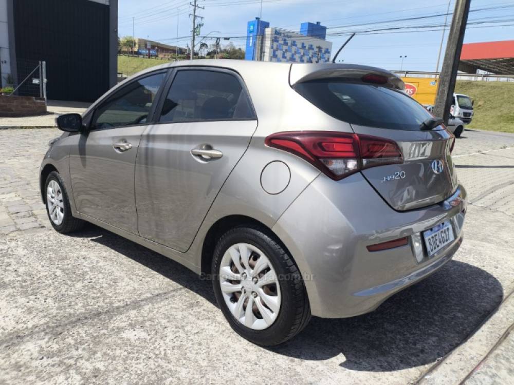HYUNDAI - HB20 - 2018/2019 - Dourada - R$ 61.800,00