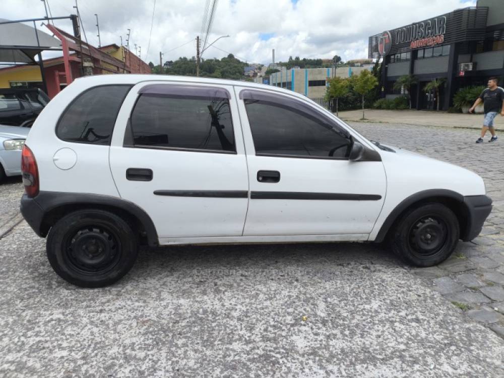 CHEVROLET - CORSA - 1998/1999 - Branca - R$ 12.800,00
