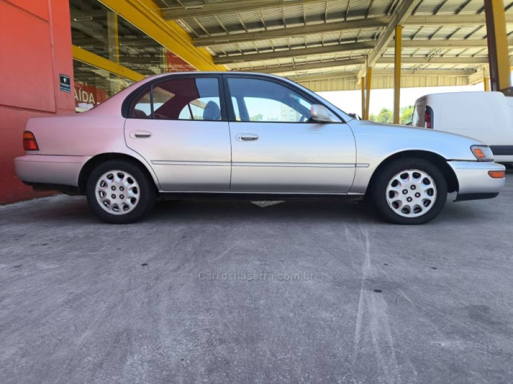 TOYOTA - COROLLA - 1994/1994 - Prata - R$ 16.800,00