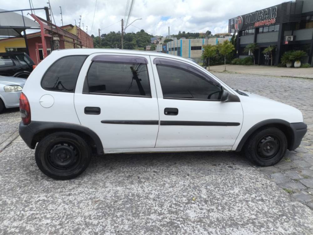 CHEVROLET - CORSA - 1998/1999 - Branca - R$ 12.800,00
