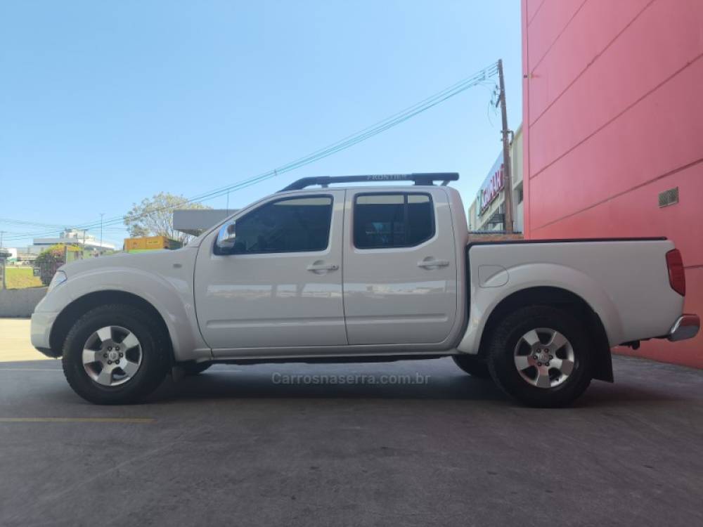 NISSAN - FRONTIER - 2012/2013 - Branca - R$ 83.800,00