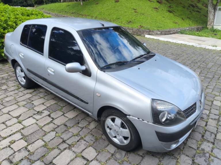 RENAULT - CLIO - 2004/2005 - Prata - R$ 14.800,00